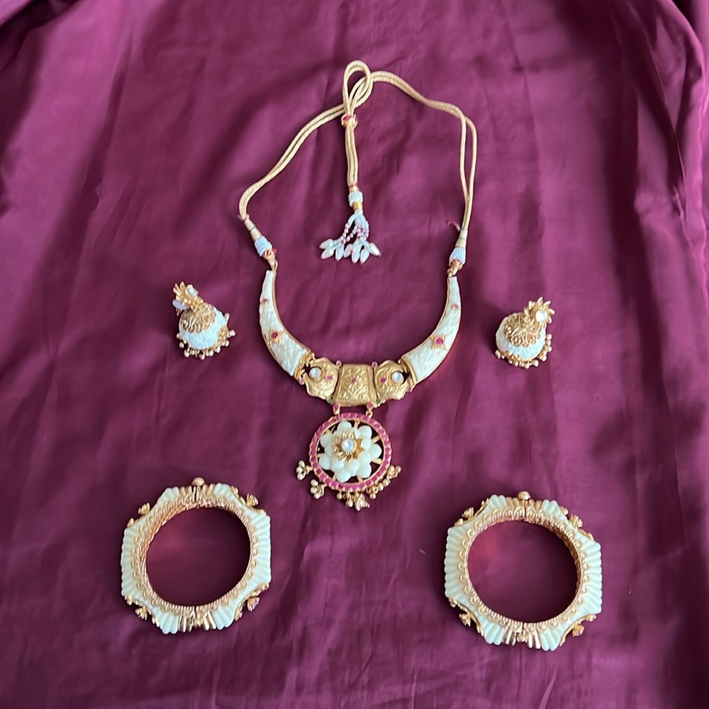 Faux-ivory wedding jewelry set